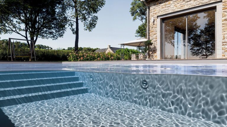 Por qué la lámina armada para piscina es la mejor alternativa al liner tradicional