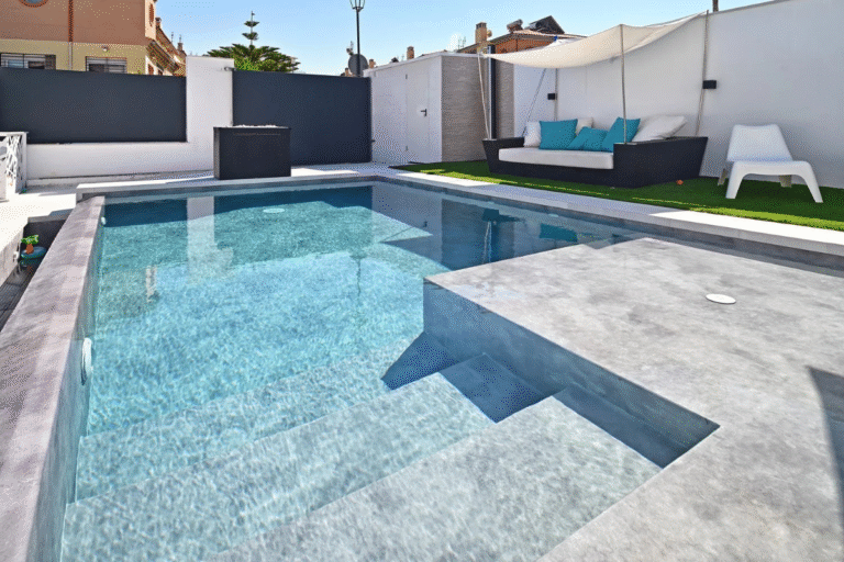 Ventajas de rehabilitar tu piscina de fibra con lámina armada