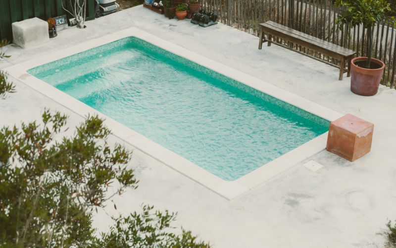 diseño personalizado con lámina armada piscina en tono natural