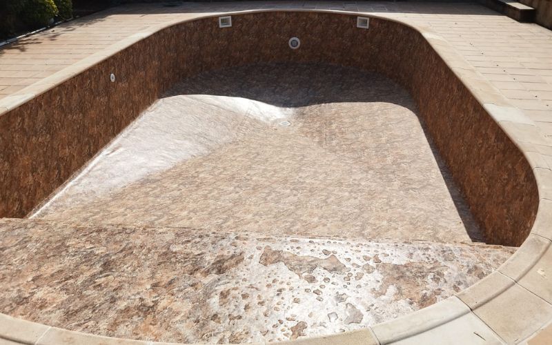 mantenimiento de piscina con lámina armada