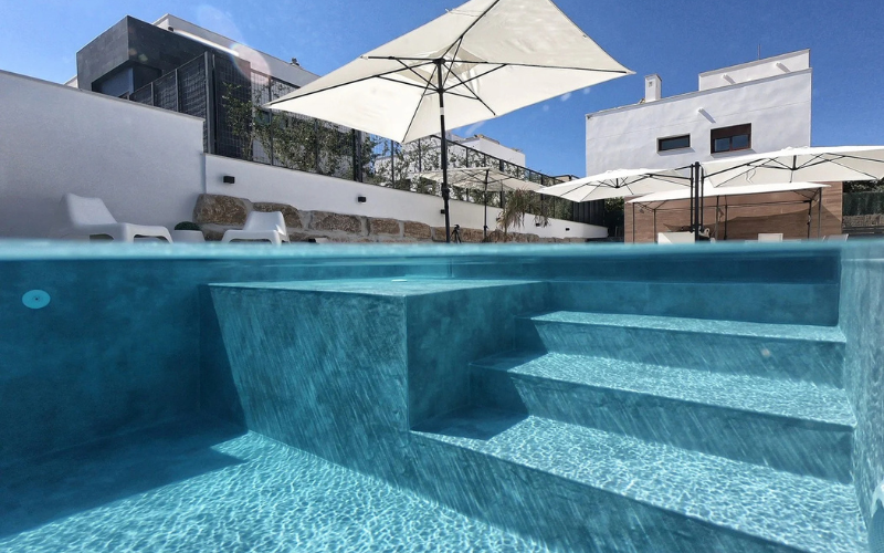 Piscina rehabilitada con lámina armada en Barcelona