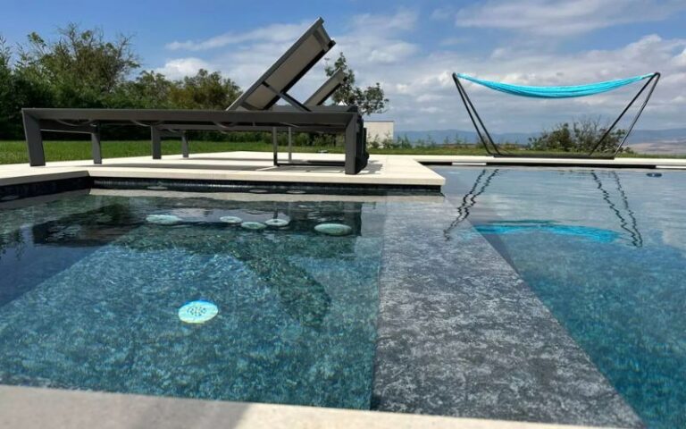 lámina armada piscina acabado moderno
