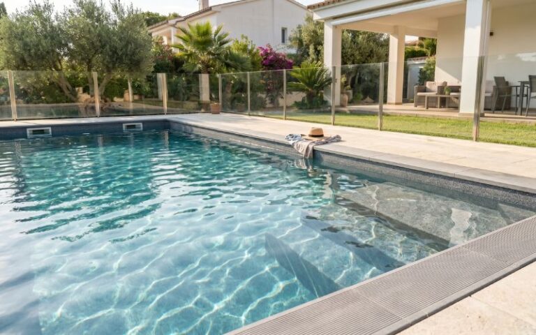 cómo puede cambiar la sensación de uso de una piscina después de instalar lámina armada