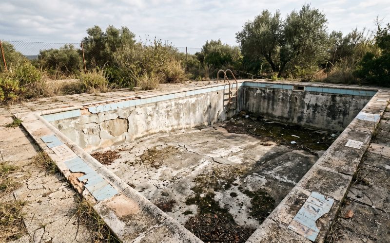 piscina antigua deteriorada antes de instalar lámina armada