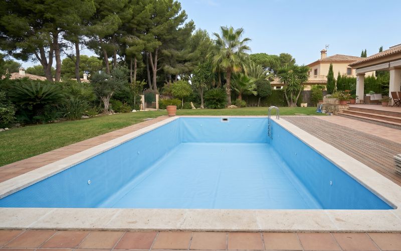 rehabilitación de piscina antigua mejorando impermeabilización